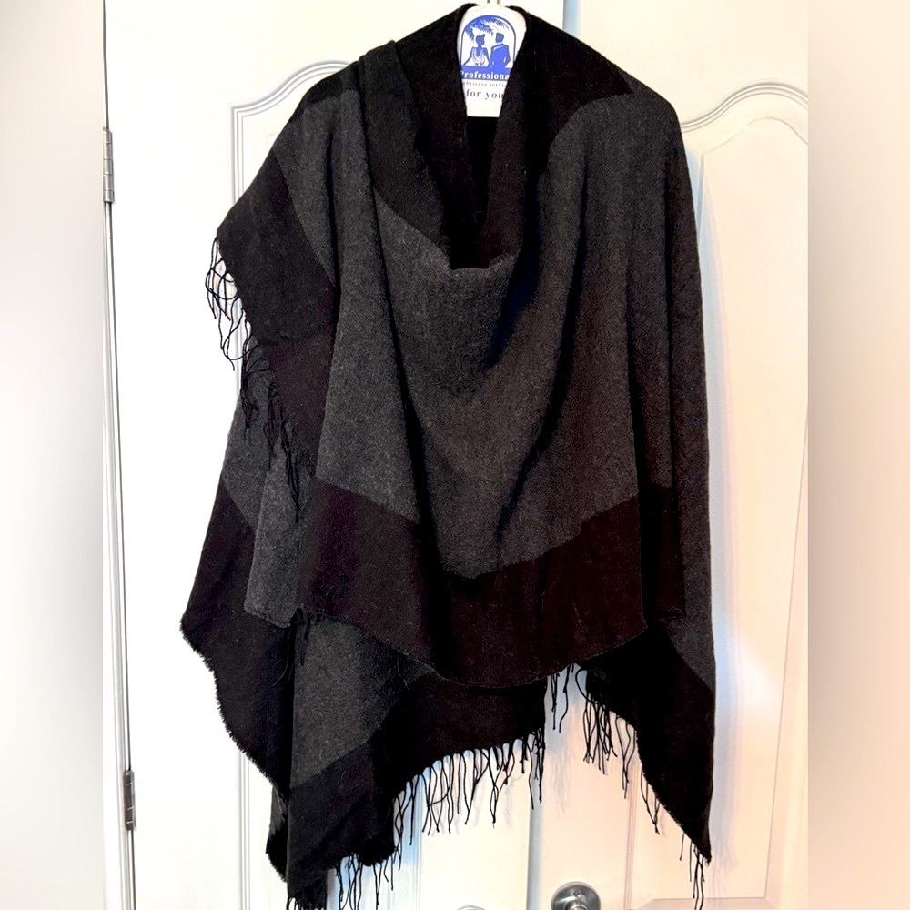 🖤 Isaac Mizrahi Colour Block Fringe Shawl Wrap | Luxe Cozy Knit 🍂🖤